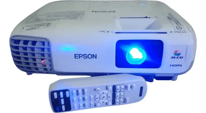 Projetor Epson S27  R$ 2.800,00 (c/ cabo e suporte)