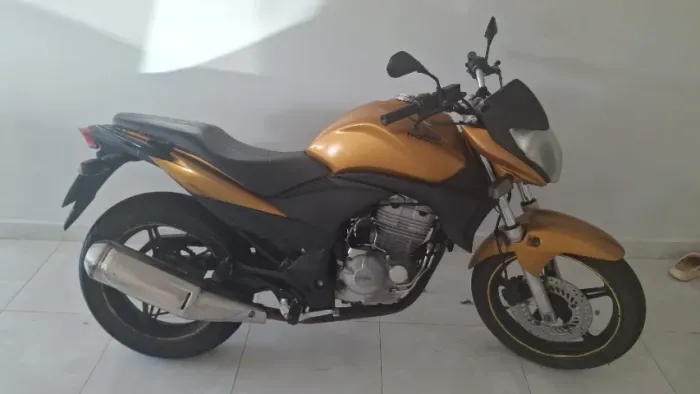 CB 300