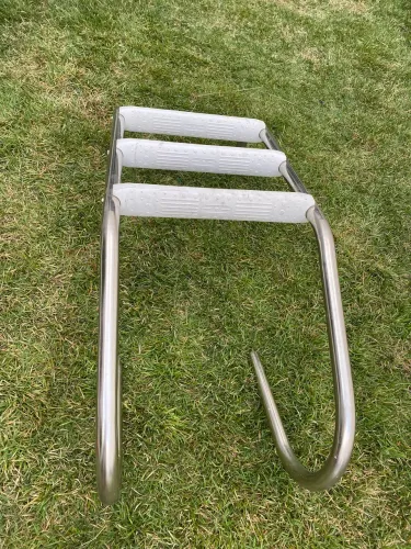 Vendo escada para piscina 