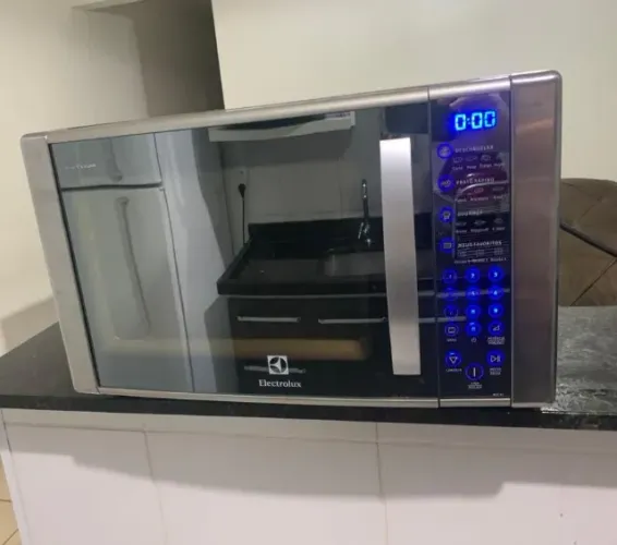 Forno de micro-ondas Electrolux MEC41 31L