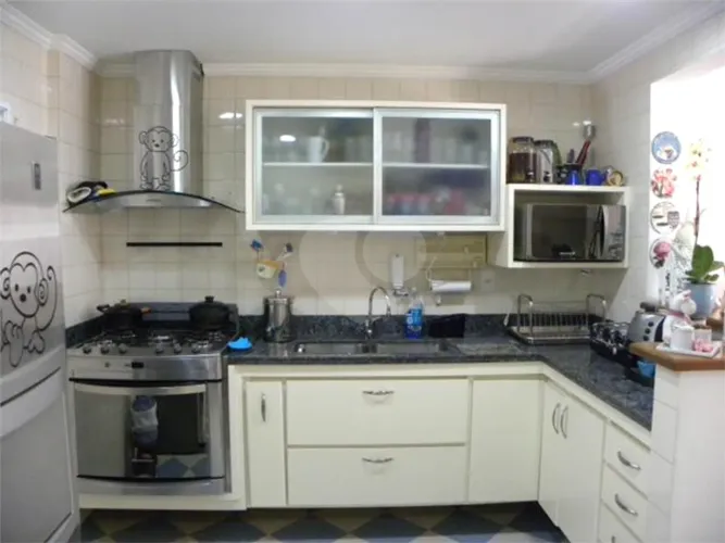 Casa à venda com 3 quartos, sendo 1 suíte, no condomínio Villas de São Francisco, São Paul