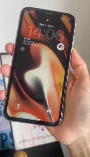 iPhone 11 - 64gb Branco