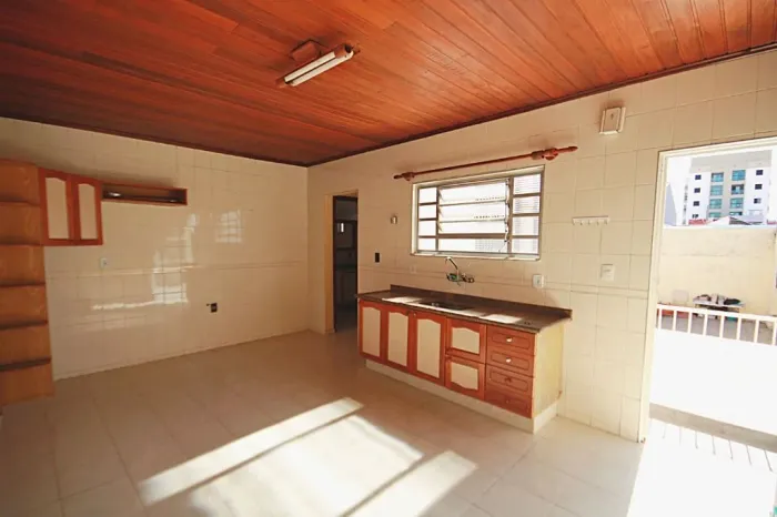 Casa com 3 dormitórios para alugar, 61 m² por R$ 2.240/mês - Vila Santana - Sorocaba/SP