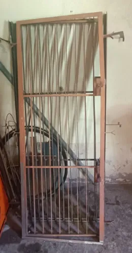 2 GRADES DE PORTA RESIDENCIAL