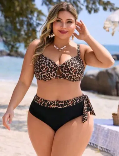 Biquíni oncinha e saída de praia 