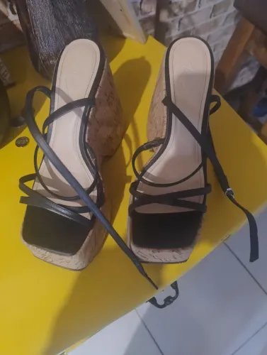 Sandália Arrezo usado poucas vezes em perfeito estado número 36
