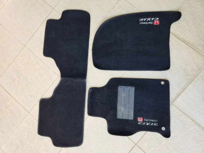 Conjunto de tapetes Honda Civic 2015.
