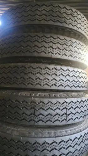 Vende se lote 12 pneus recapado 1100/22 comum