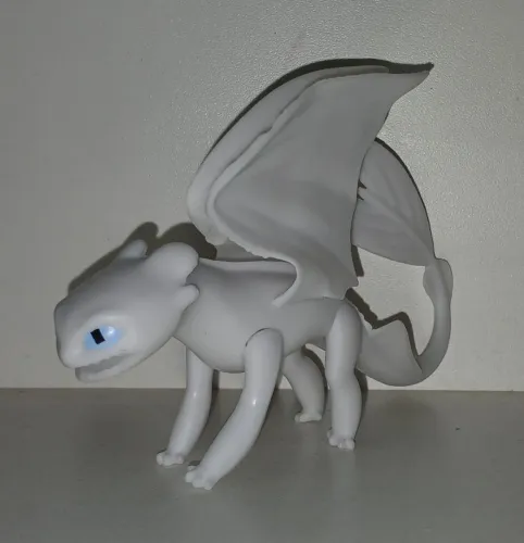 BONECO MINIATURA COMO TREINAR O SEU DRAGÃO FURIA DA LUZ BRANCA