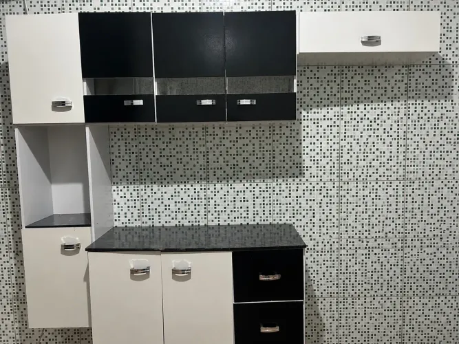     Armário de Cozinha Completo Preto e Branco - Bom estado 
