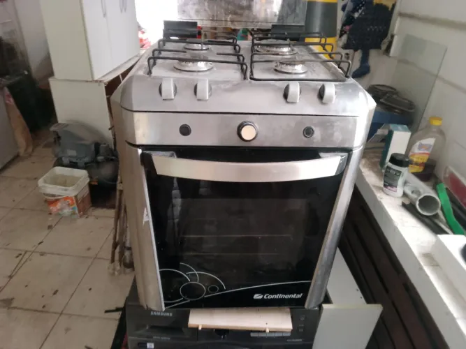 Fogão de embutir 51de largura c 3 cm de acabamento por 51 de altura e 63 de profundidade  