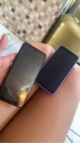 800 nos 2 pra sair logo zerado formatado ainda vai com carregador 
