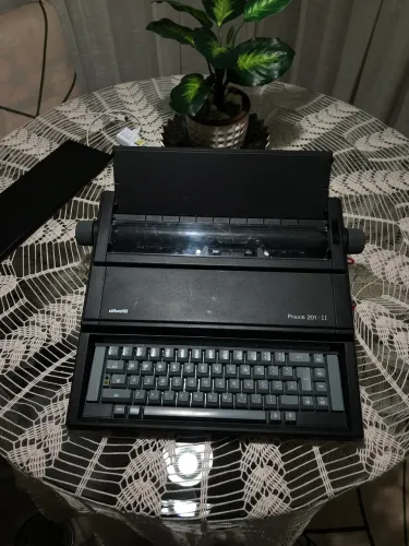 Datilografadora Olivetti Praxis 201 - II