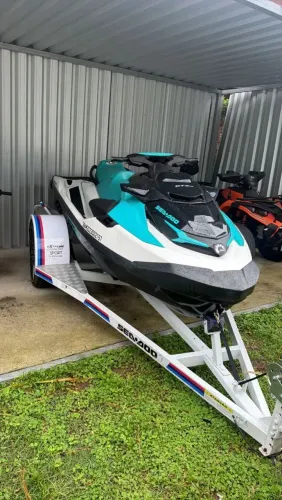 Jet sea doo 2023 /52 horas. 130 chipado pra 170 com som