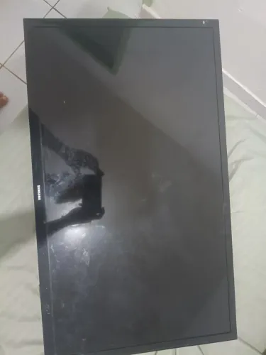TV Samsung 32" LED UN32J4000AG - Com Defeito / Para Retirar Peças ou Conserto