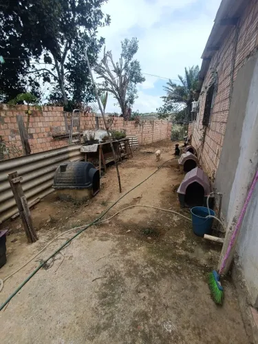 Casa com 8 cômodos, 12x30m, 2 quartos +1 suíte. 