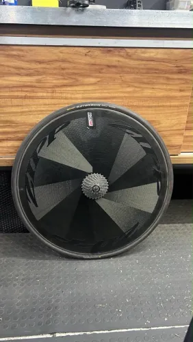 Roda fechada tubular zipp 