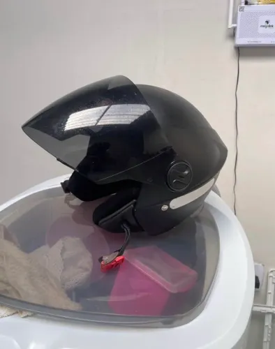 Capacete aberto