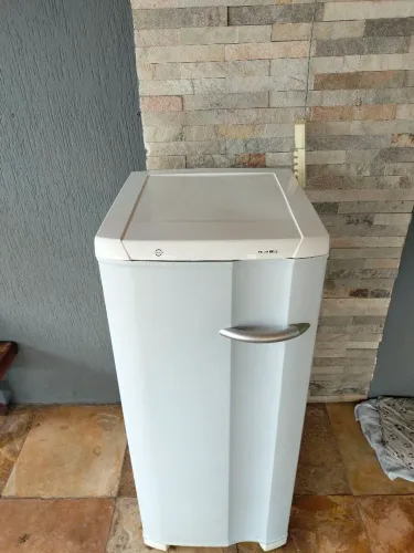Freezer vertical Electrolux 180 litros. 