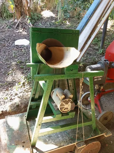 Máquina de cortar capim