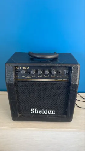 Amplificador/cubo de guitarra Sheldon GT 150 para conserto ou retirada de peças.