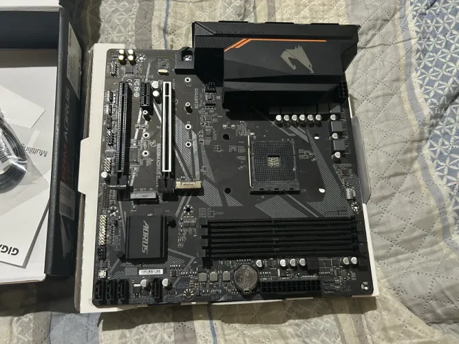 Placa Mãe Gigabyte Aorus Elite B550M Com Defeito