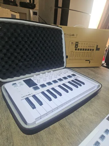 Teclado controlador midi arturia minilab mk3 + case