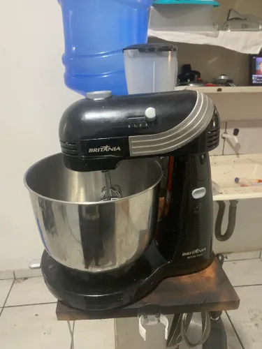 Batedeira, chaleira eletrica e liquidificador