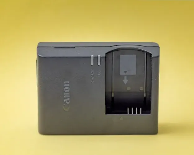 Carregador Original Canon LC-E17E - Compatível com baterias LP-E17