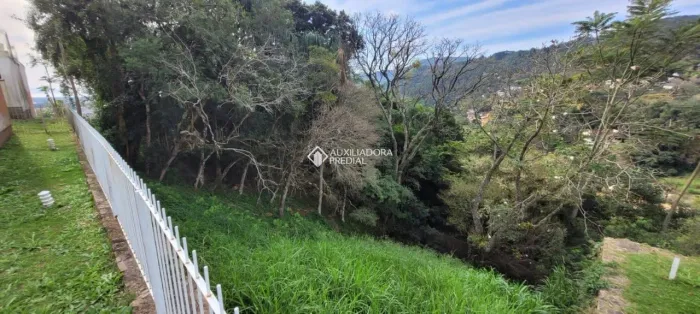 Terreno de 794m² em condomínio fechado no bairro Córrego Grande