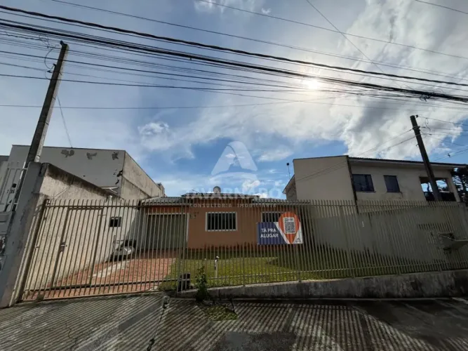 Residência com 3 Quartos e Churrasqueira na Palmeirinha!