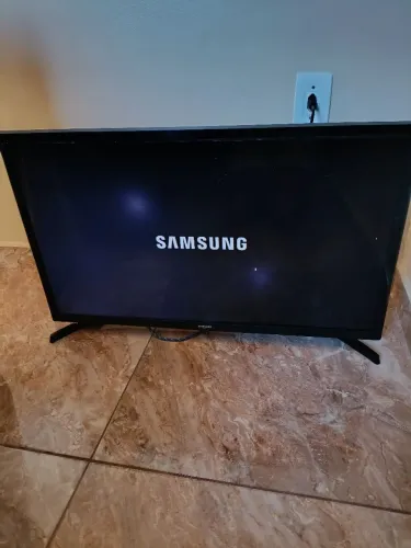 Tv Samsung 32 polegadas NÃO É SMART