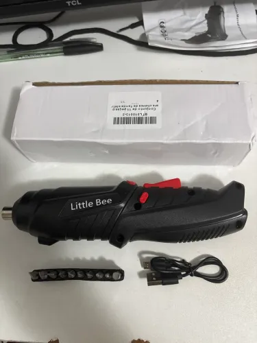 Mini furadeira/parafusadeira: ideal para montar móveis e fazer pequenos reparos.