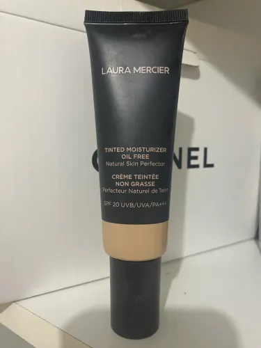 BASE LAURA MERCIER