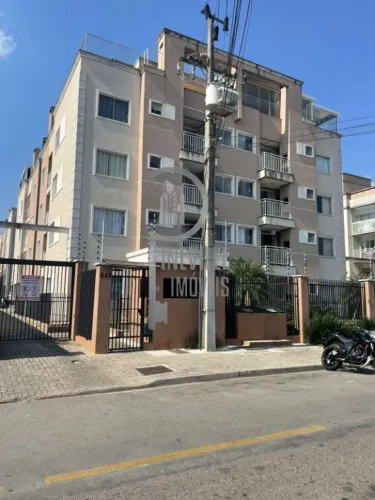 Apartamento a uma quadra da Av. Iraí
