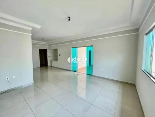 Casa com 3 quartos sendo 2 suítes disponível para venda no bairro Jardim Botânico em Uberl
