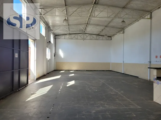 Compre Lindo Galpão com 298M² de area construída e 473m² area total por R$ 1.000.000. Imóv