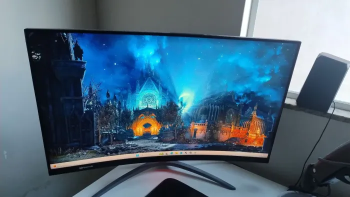 Monitor gamer 31,5 polegadas AOC Agon curvo 165hz