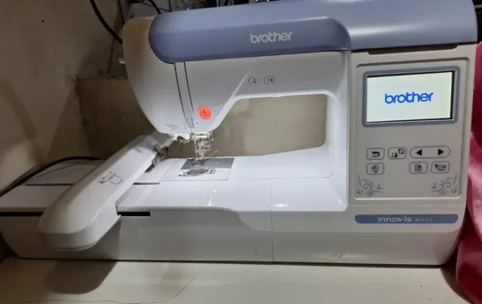 MAQUINA DE BORDADOS - BROTHER - BE815L