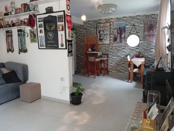 Casa de vilaggio local ótimo,reformada, parte  elétrica, hidráulica e documentação okok