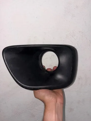 Moldura Do Farol De Milha Lado Esquerdo Fiat Mobi 100227539