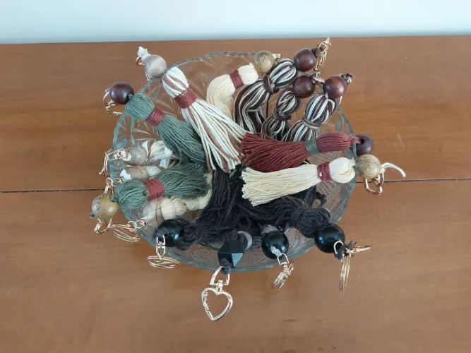 QUINZE CHAVEIROS TASSEL - DIVERSAS CORES, MODELOS E TAMANHOS