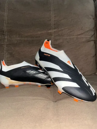 Chuteira (Adidas predator nunca usada)