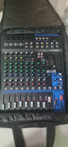 Mesa de Som Yamaha XU12