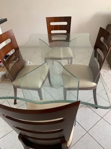 Mesa toda em vidro