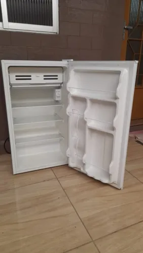 Geladeira Compacta Branca - Ótimo Estado e Funcionando Perfeitamente