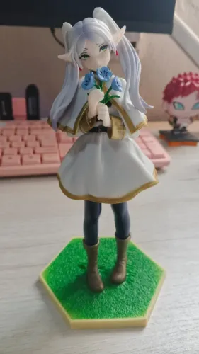 RÉPLICA FIGURE FRIEREN