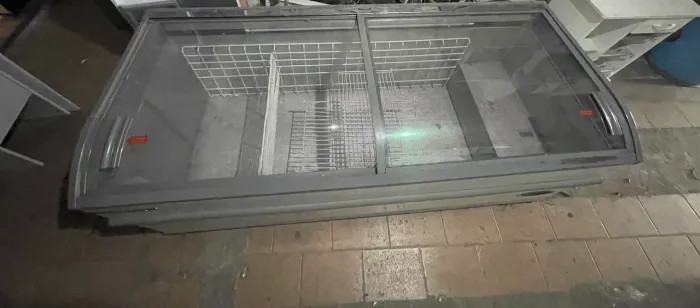 Freezer ilha ótimo pra comércio, gelando perfeitamente