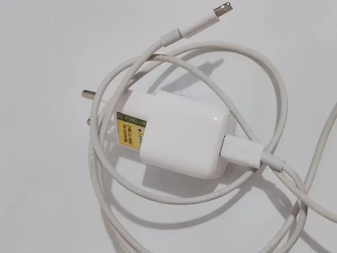 Vende-se carregador do iPhone 