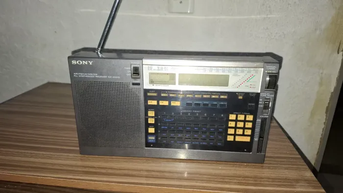 Rádio portátil Sony ICF 2001D